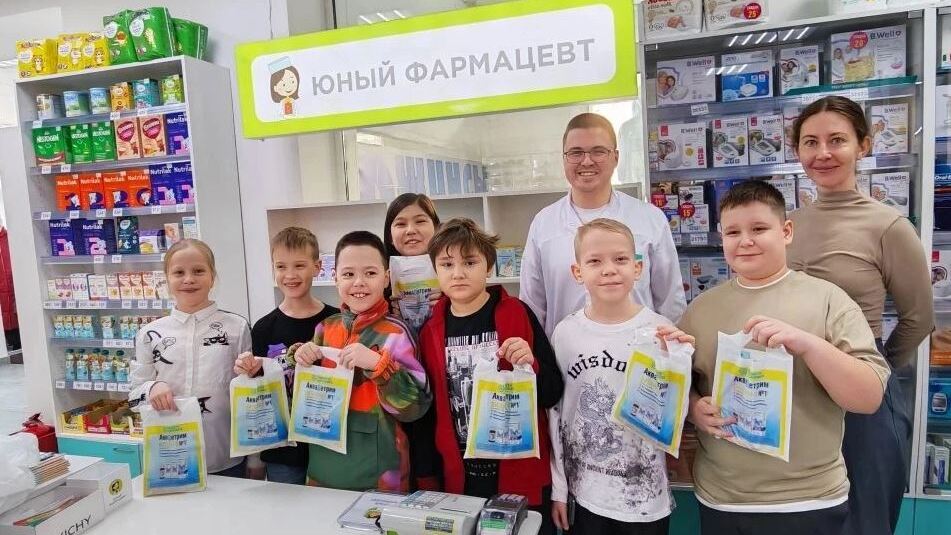 «Юный фармацевт»: ученики 3Б класса попробовали себя в роли провизоров